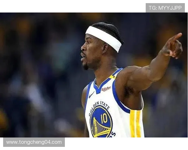 掘金主帅称赞琼斯表现出色短暂上场展现强硬防守赢得全队尊重